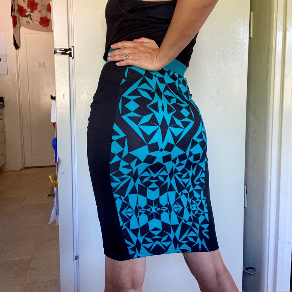 Geometric print stretch pencil skirt